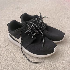 Nike Roshes Sneakers, Size 7.5 womens